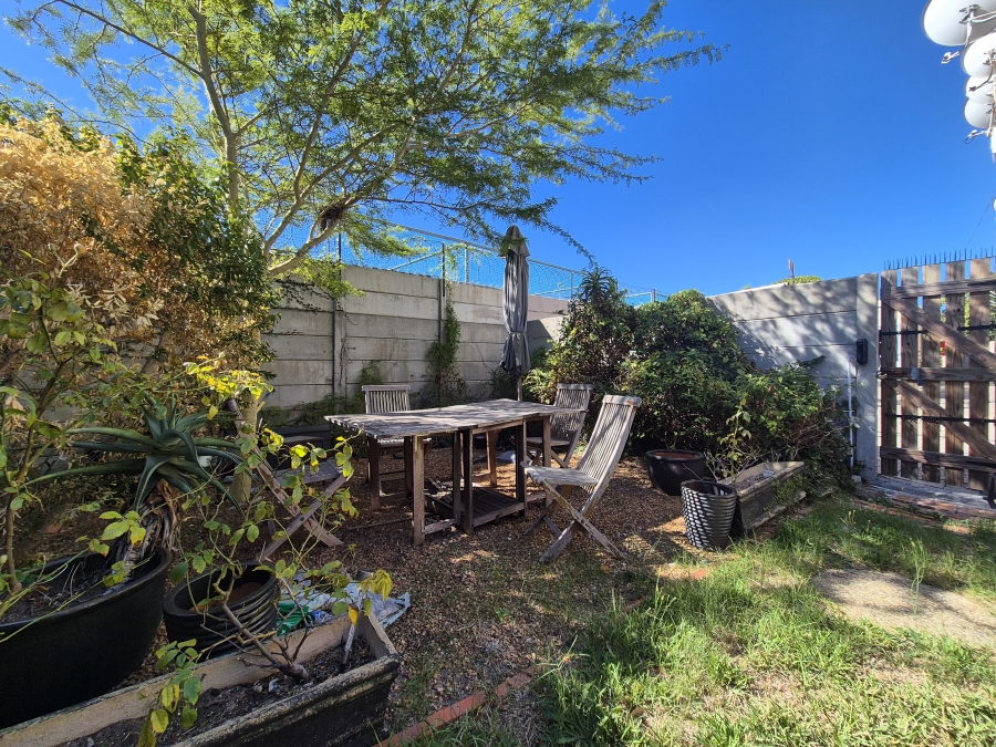 2 Bedroom Property for Sale in Claremont Western Cape